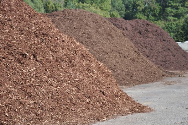 Brown Mulch Delivery in Glendale