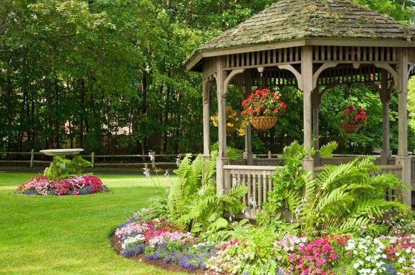Backyard Landscaping Service in Glendale